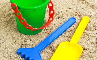 Грабельки, совочки, формочки для игр с песком