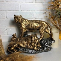 Статуэтка из гипса Семья тигров 25*35 см античное золото