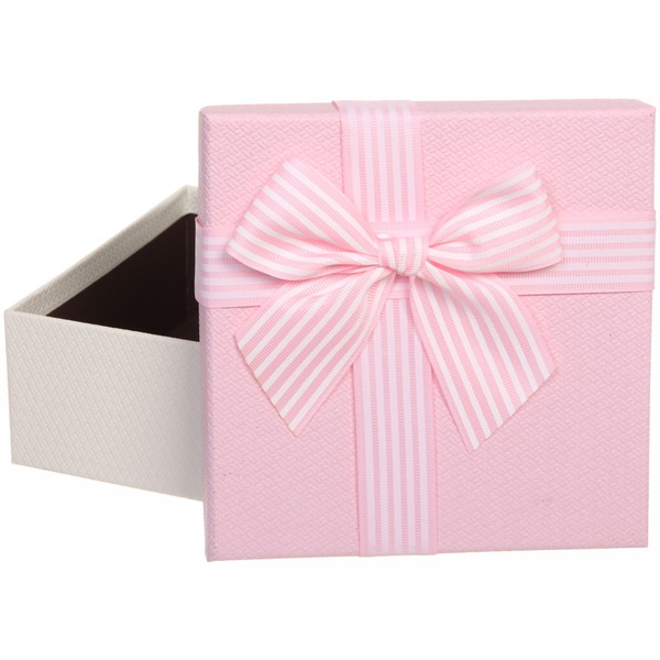 Коробка 17 17 15. Подарочная коробка. Розовая подарочная коробка с бантом. Подарочная коробка квадратная. Бежевая коробка с бантом.