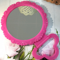 Зеркало настольное в пластиковой оправе Резная окантовка круг, подвесное d-17,5 см (Стикер на минивложение15шт)