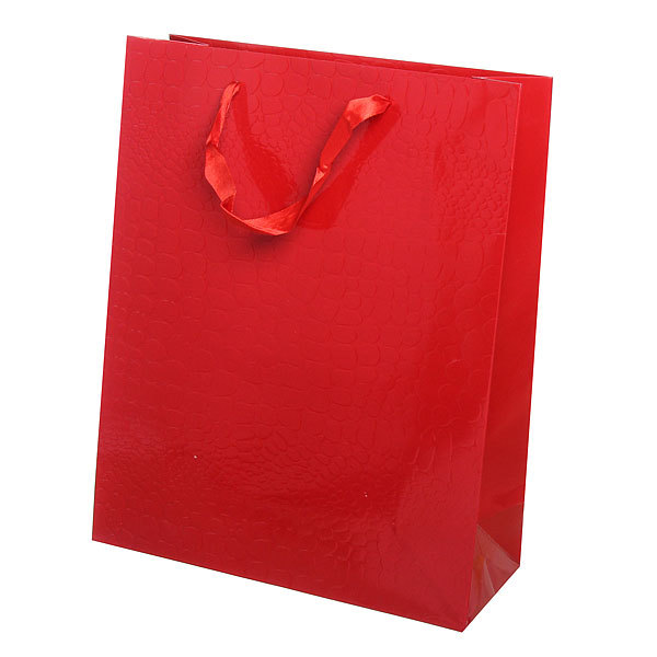 Купить красные пакеты. Красный подарочный пакет. Лаковый подарочный пакет. Черно красный бумажный пакет.